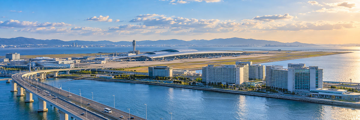 간사이국제공항과 공항 주변 호텔, 바다와 연결 교량 전경